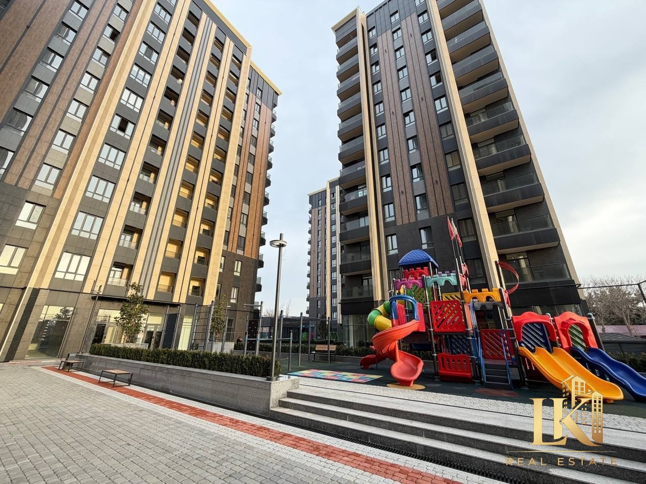 3/3/12 ЖК Darhan Avenue, Мирзо-Улугбекский район, с новым евроремонтом, зал-студия
